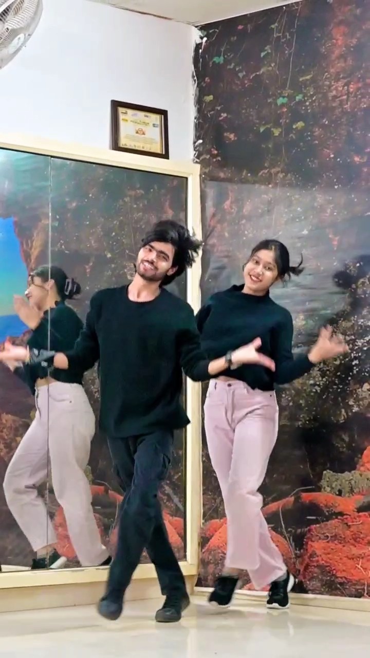 Mujhko hui na khabar ?❤️| Trending Shorts #love #dance #dancevideo #shorts #ytshorts #shortfeed#cute